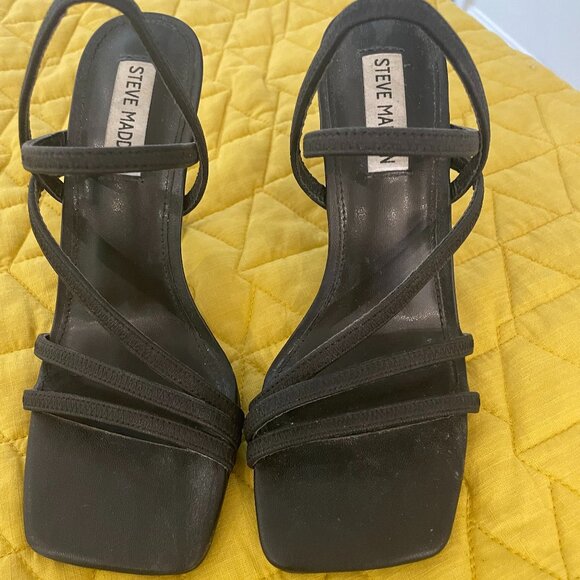Steve Madden Strappy Sandal - size 7.5 - excellent condition (worn once) - Picture 3 of 4